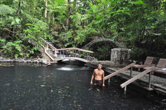 Piscina de águas termais perto de La Fortuna, região do lago Arenal, na Costa Rica